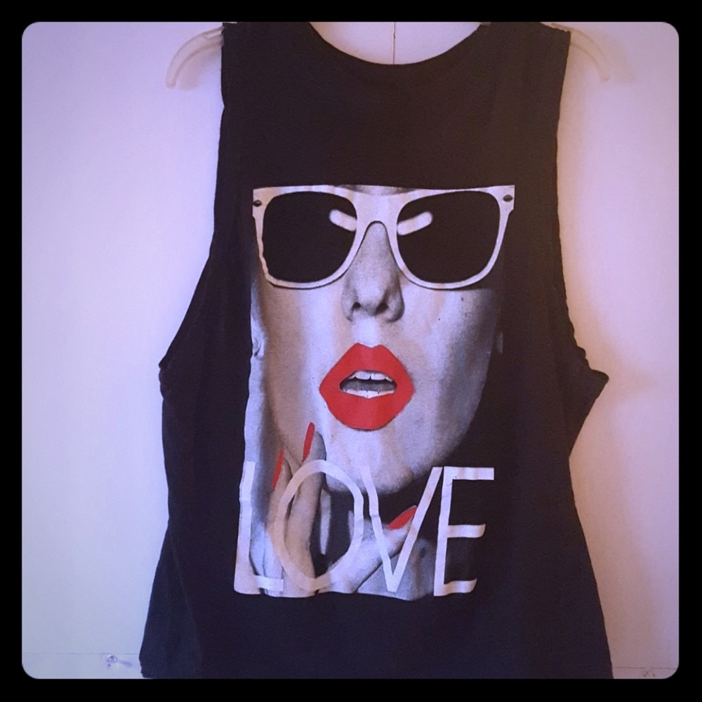 On Fire Love Graphic Face Muscle Black sz L Tee